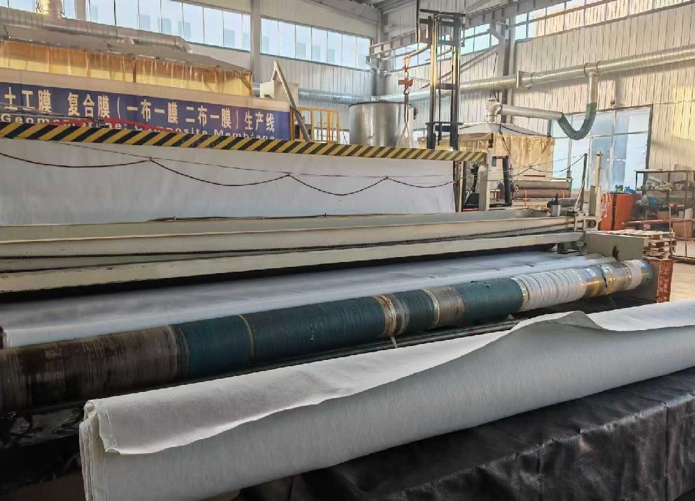 泰安防水土工布廠家，泰安復(fù)合土工膜廠家